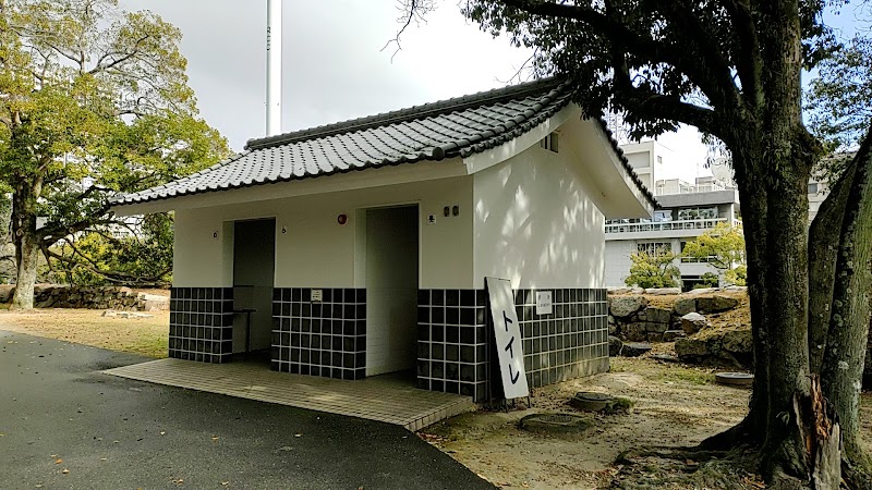 広島城裏御門前 公衆トイレ