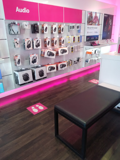 Cell Phone Store «T-Mobile», reviews and photos, 5205 Cleveland Blvd #102, Caldwell, ID 83607, USA