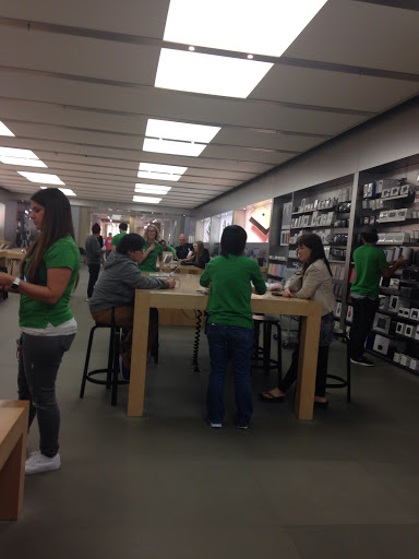 Computer Store «Apple Southcenter», reviews and photos, 801 Southcenter Mall, Tukwila, WA 98188, USA