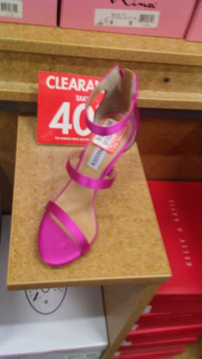 Shoe Store «DSW Designer Shoe Warehouse», reviews and photos, 2453 NW 185th Ave, Hillsboro, OR 97124, USA