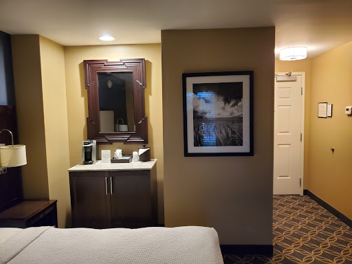 Hotel «Nationwide Hotel & Conference Center», reviews and photos, 100 Green Meadows Dr S, Lewis Center, OH 43035, USA