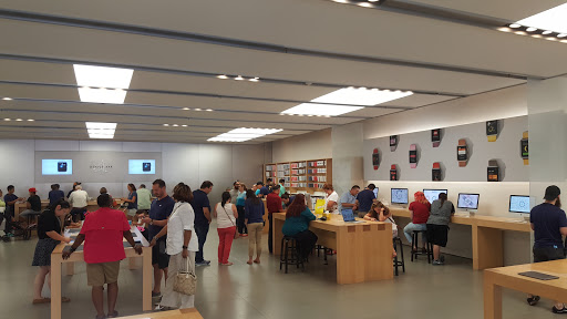 Computer Store «Apple La Cantera», reviews and photos, 15900 La Cantera Pkwy, San Antonio, TX 78256, USA