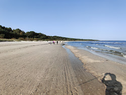 Foto von Jaunkemeru pludmale mit langer gerader strand