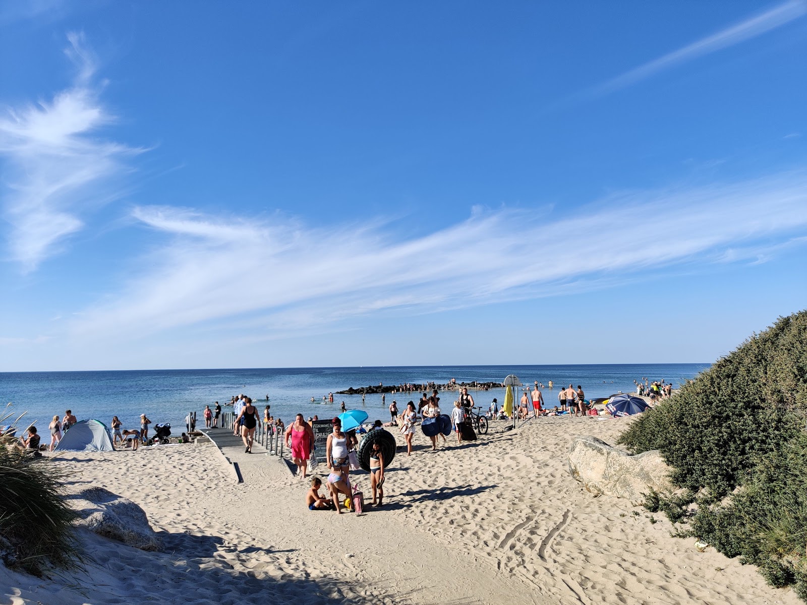 Foto de Liseleje Beach - lugar popular entre os apreciadores de relaxamento