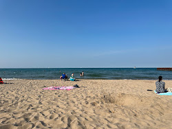 Foto de Lighthouse Beach com uma linha costeira espaçosa