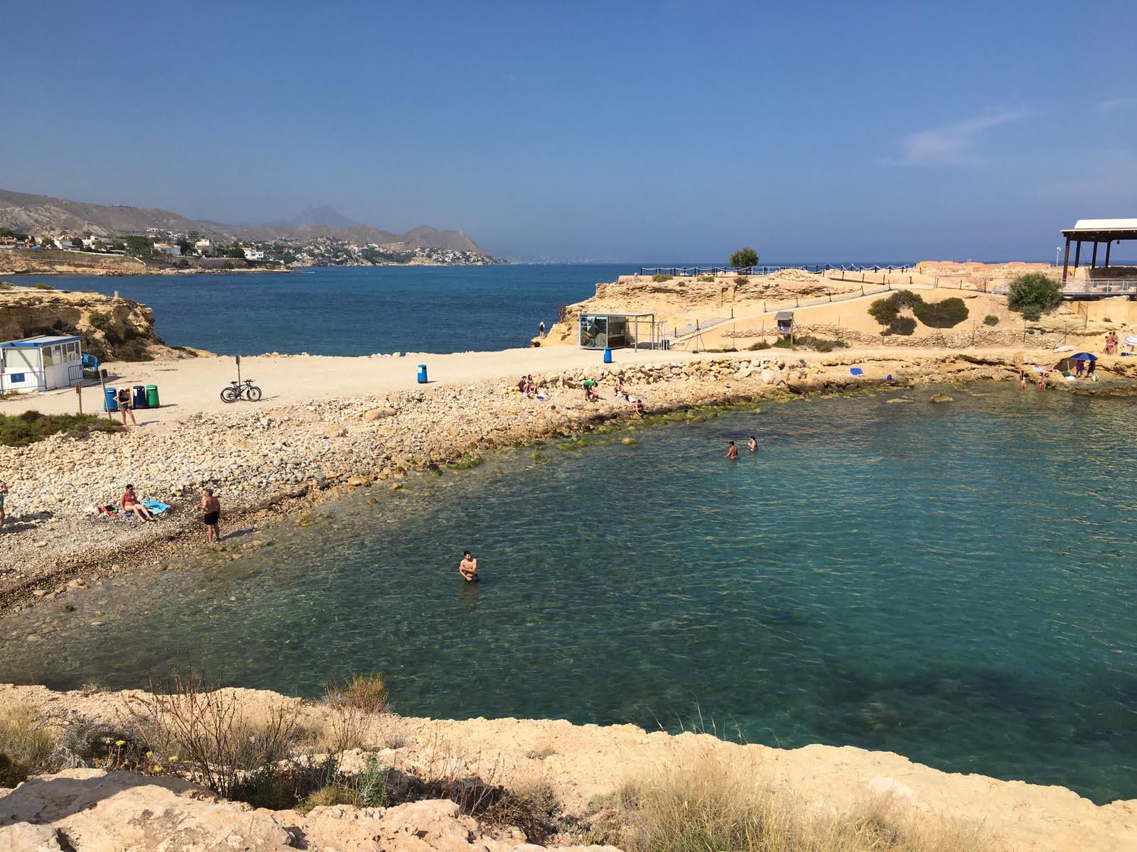 Platja dels Banyets de la Reina'in fotoğrafı çok temiz temizlik seviyesi ile