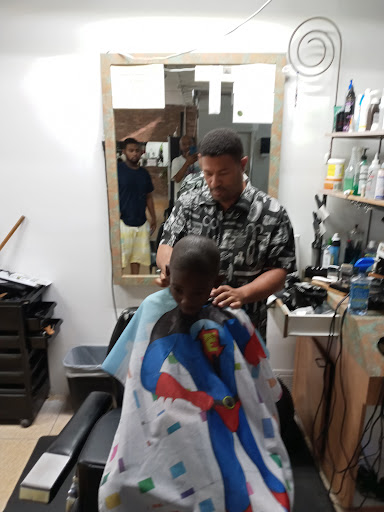 Barber Shop «Struthers Unisex Barber Shop», reviews and photos, 26010 Eureka Rd, Taylor, MI 48180, USA