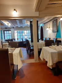 Atmosphère du Restaurant Le Donjon à Conches-en-Ouche - n°3