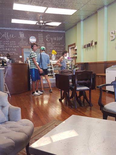 Dessert Shop «Le Petit Sweet», reviews and photos, 110 W 5th Ave, Mt Dora, FL 32757, USA