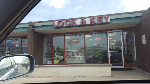 Shopping Mall «Bear Valley Shopping Center», reviews and photos, 3100 S Sheridan Blvd, Denver, CO 80227, USA