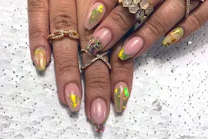 Queens Nails image