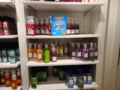 Beauty Supply Store «Bath & Body Works», reviews and photos, 134 Woodstock Square Ave, Woodstock, GA 30189, USA