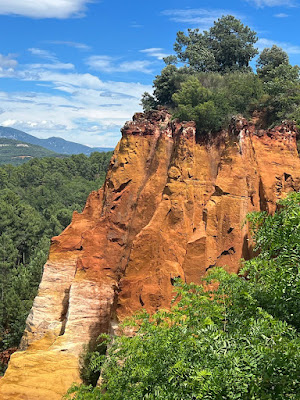 Parking des Sablons à Roussillon