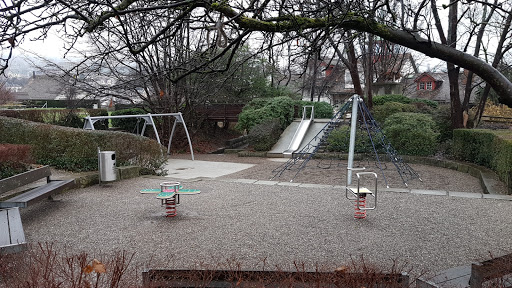 Playground & sunbathing area near the Lindenhof