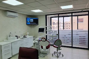 Centre dentaire CHAOUKI // Dr Chaouki El Mehdi // Chirurgien dentiste image