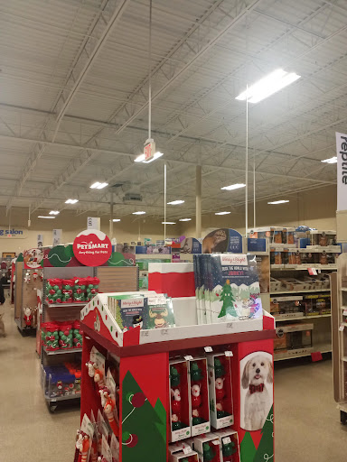 Pet Supply Store «PetSmart», reviews and photos, 5005 S 74th St, Greenfield, WI 53220, USA