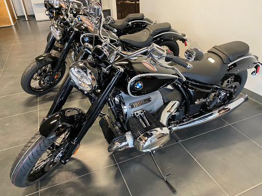 Motorcycle Dealer «BMW, Indian, and Slingshot Woodlands», reviews and photos, 198 Ed English Dr, Shenandoah, TX 77385, USA