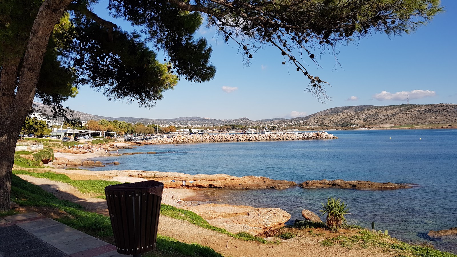 Photo de Varkiza harbours et le règlement