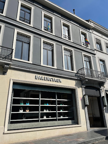 Beoordelingen van BALENCIAGA Brussels Store in Brussel - Kledingwinkel