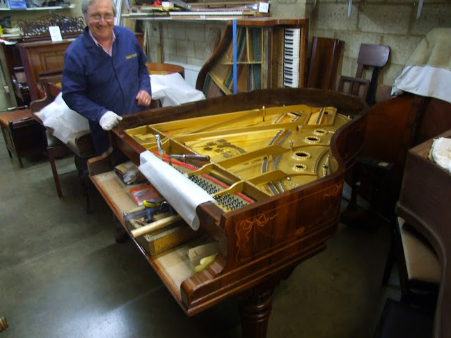 Comments and reviews of Roberts Pianos