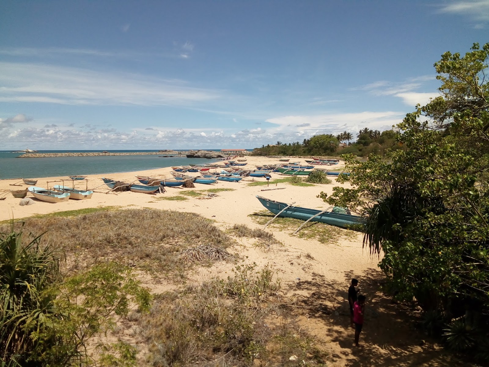 Fotografie cu Kalametiya Beach cu nivelul de curățenie înalt