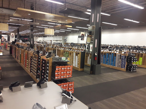 Shoe Store «DSW Designer Shoe Warehouse», reviews and photos, 3704 W Dublin Granville Rd, Columbus, OH 43235, USA