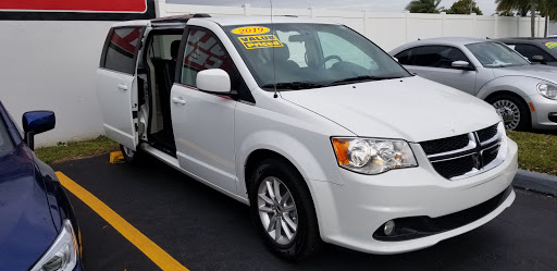 Car Dealer «Joey Accardi Chrysler, Dodge, Jeep, Ram», reviews and photos, 909 S Federal Hwy, Pompano Beach, FL 33062, USA