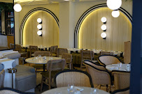 Atmosphère du Café Hoche Cannes - Restaurant, Brasserie, Salon de thé Rue Hoche - n°12