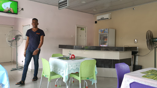 Dorzor Kitchen, No. 5 Omerelu Street, GRA Phase 1, Rurome-Rezigbu 500272, Port Harcourt, Rivers, Nigeria, Diner, state Rivers