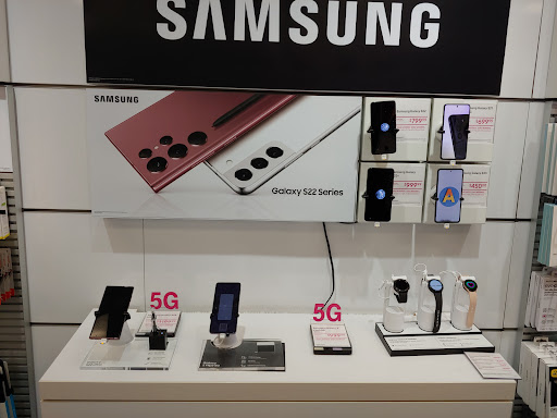 Cell Phone Store «T-Mobile», reviews and photos, 1920 Crest View Dr, Hudson, WI 54016, USA