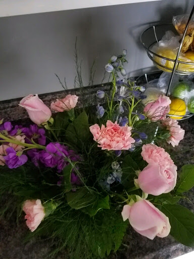 Florist «Petals 2 Go Florist», reviews and photos, 280 Branford Rd, North Branford, CT 06471, USA