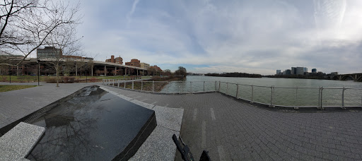 Capital Bikeshare: C & O Canal & Wisconsin Ave NW