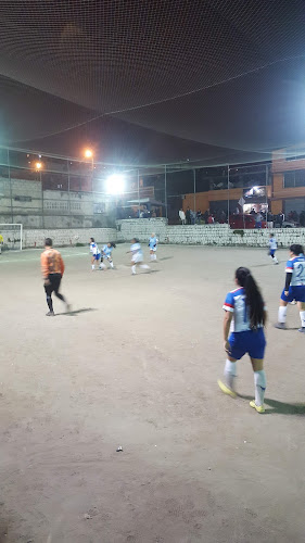 Cancha De Fútbol San Pedro Y San Pablo - Quito