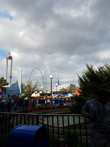 Shopping Mall «Looney Tunes Mall - Six Flags Over Texas», reviews and photos, 2201 E Road to Six Flags St, Arlington, TX 76011, USA