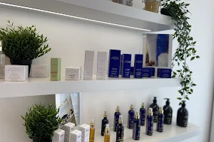 NAËLI BEAUTY CENTER image