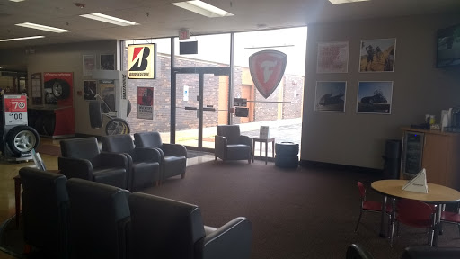 Tire Shop «Firestone Complete Auto Care», reviews and photos, 1755 E Golf Rd, Schaumburg, IL 60173, USA