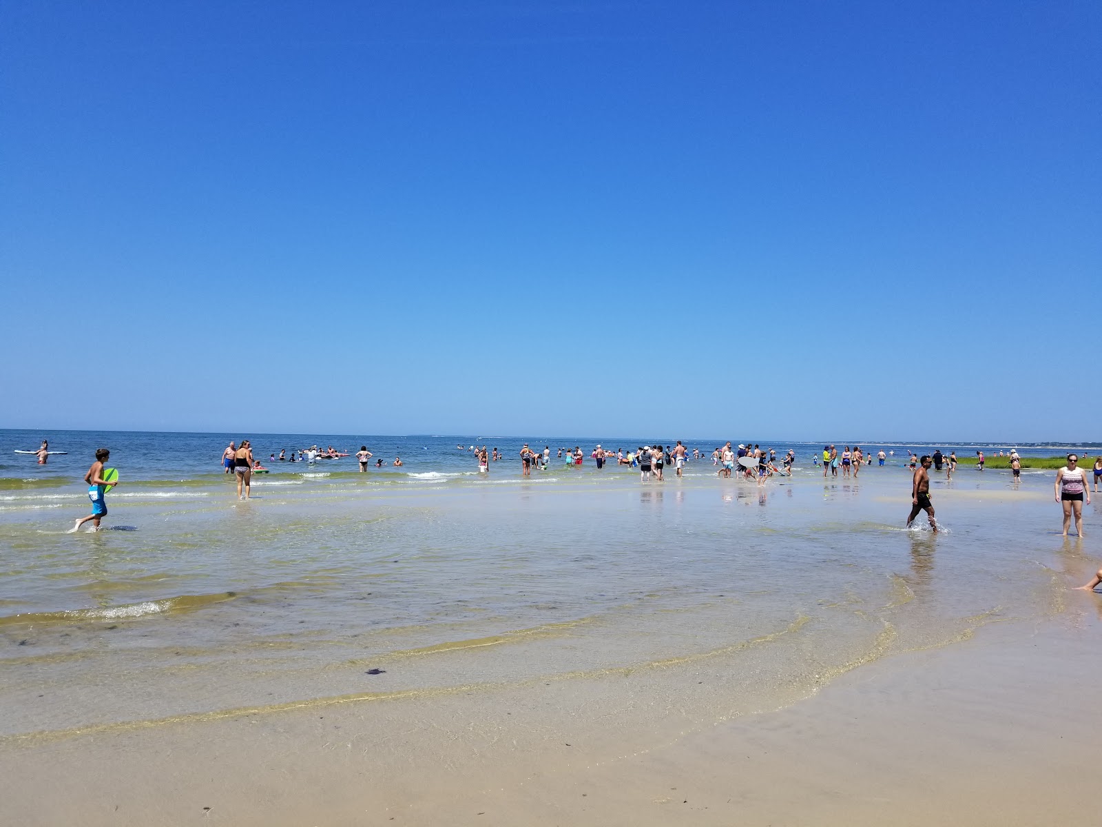 Skaket beach'in fotoğrafı parlak kum yüzey ile