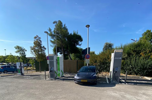 Borne de recharge de véhicules électriques Allego Station de recharge Aix-en-Provence