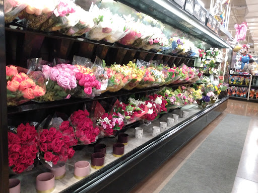 Grocery Store «Kroger», reviews and photos, 704 Euclid Ave, Lexington, KY 40502, USA