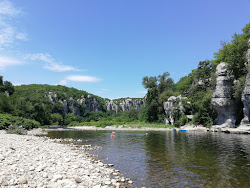 Plage Casteljau'in fotoğrafı geniş bir kıyı şeridi ile birlikte