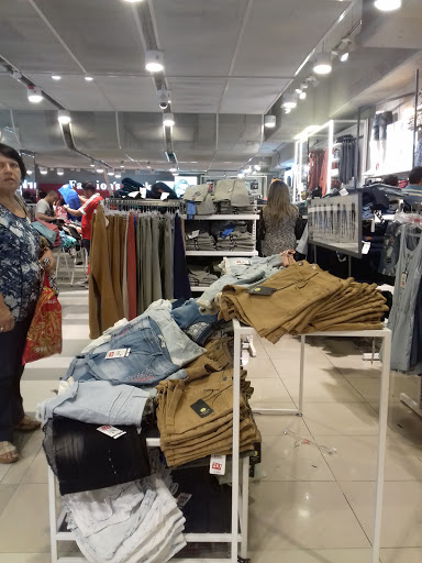 Stores to buy benetton children's clothing Valparaiso