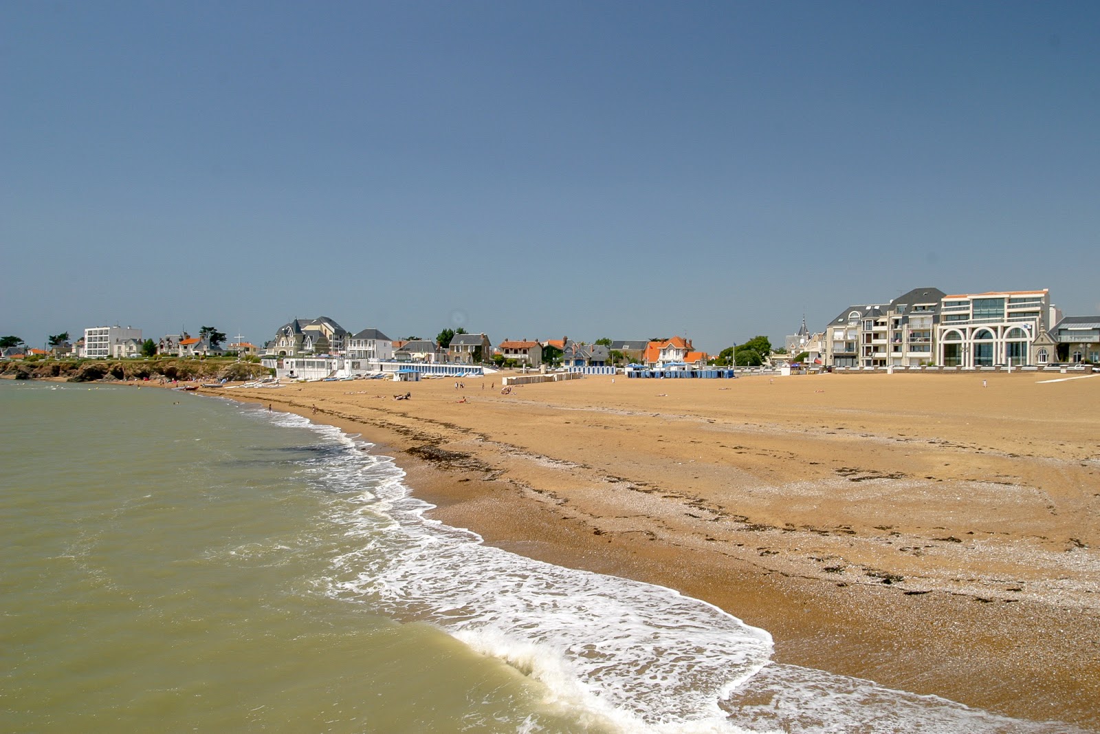 Boisvinet beach'in fotoğrafı geniş ile birlikte