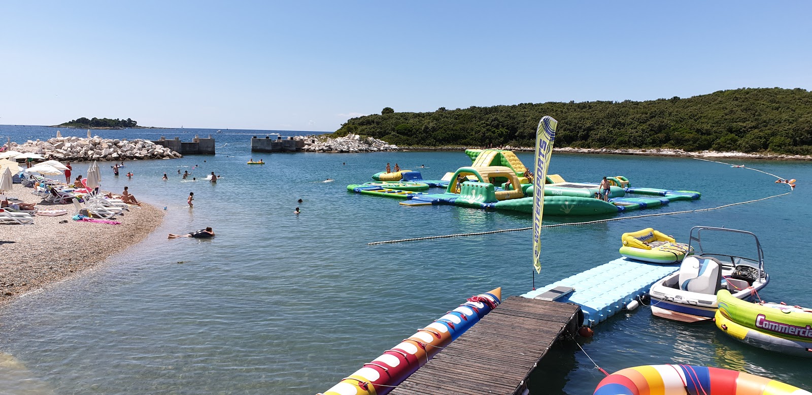 Belvedere beach'in fotoğrafı düz bir kıyı şeridi ile birlikte