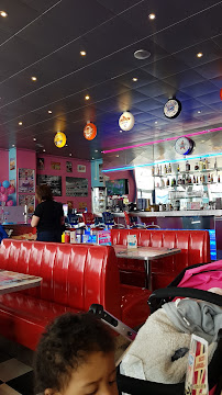 Atmosphère du Restaurant américain Memphis - Restaurant Diner à Chasse-sur-Rhône - n°17