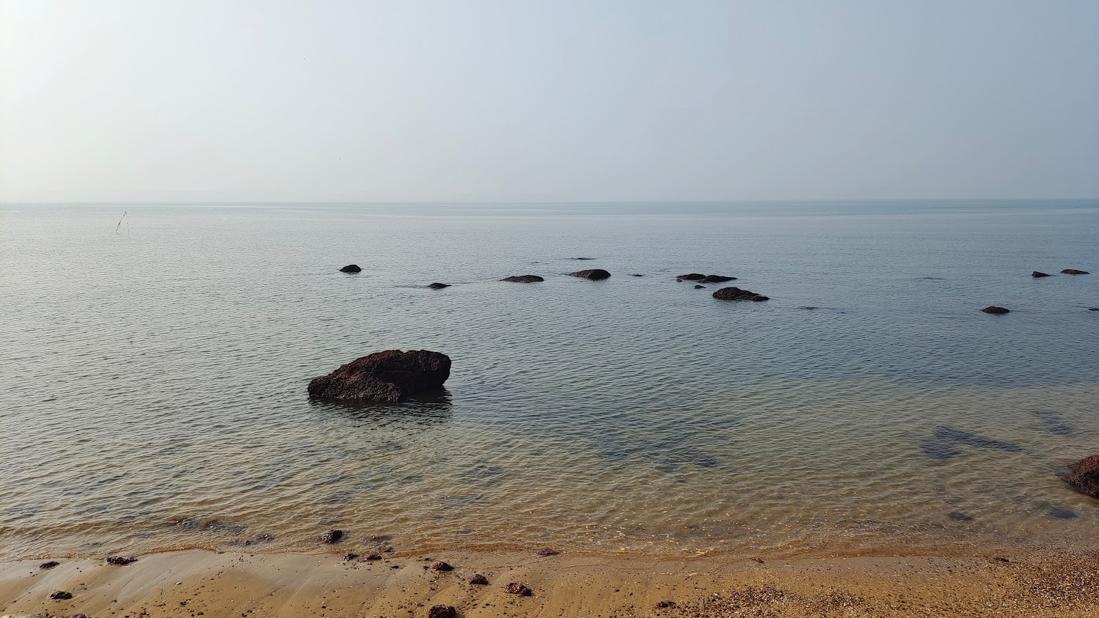 Cacra Beach的照片 带有碧绿色水表面