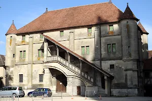Vieux-Chapitre ancienne grange aux dîmes du 13e siècle image