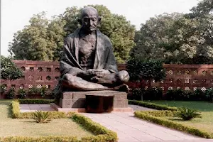 Mahatma Gandhi Statue image
