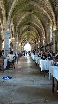 Atmosphère du Restaurant Buffet-Déjeuner-Bŕunch aux Vaux de Cernay à Cernay-la-ville - n°3