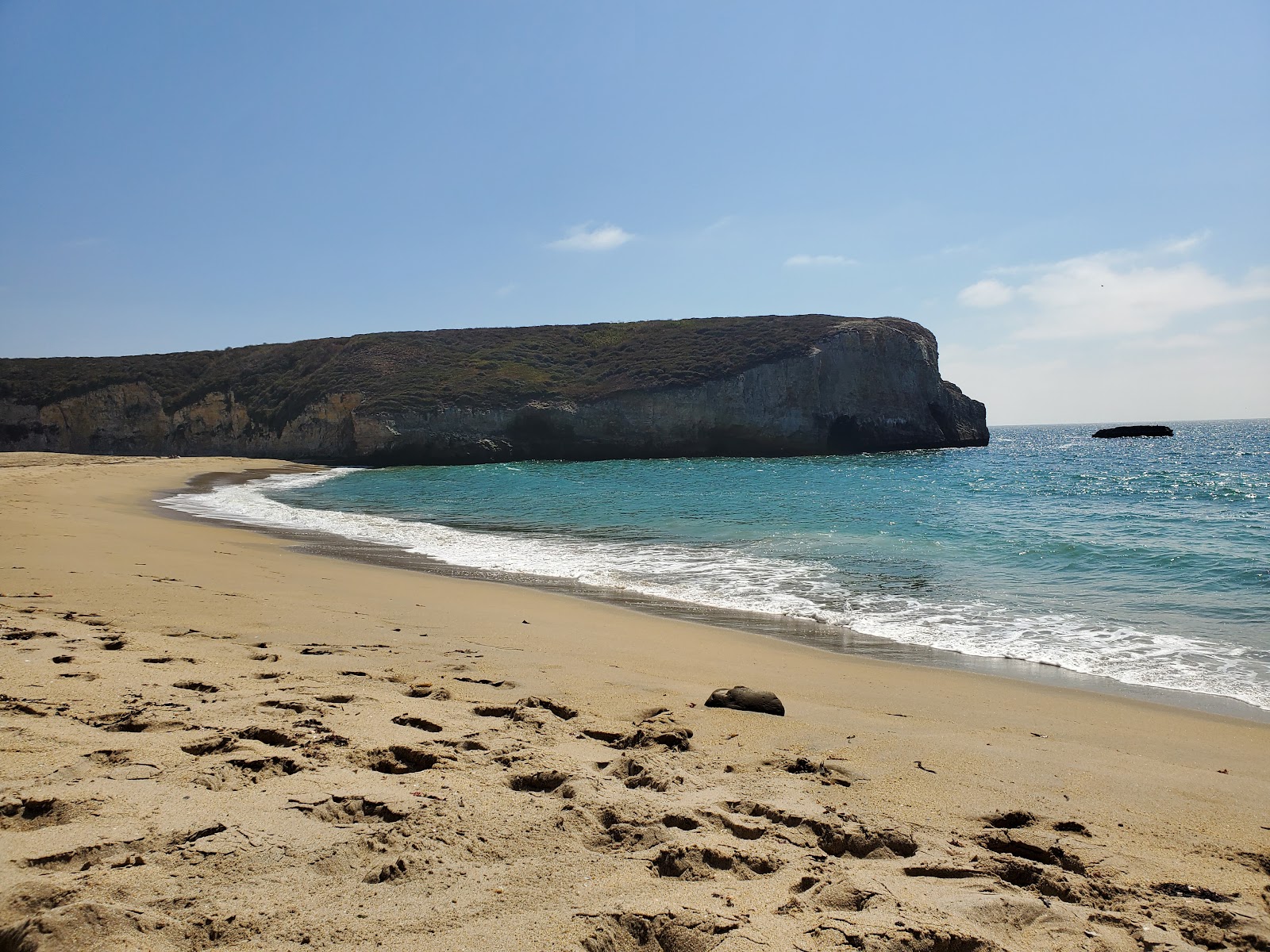 Foto von Bonny Doon Beach mit feiner beiger sand Oberfläche