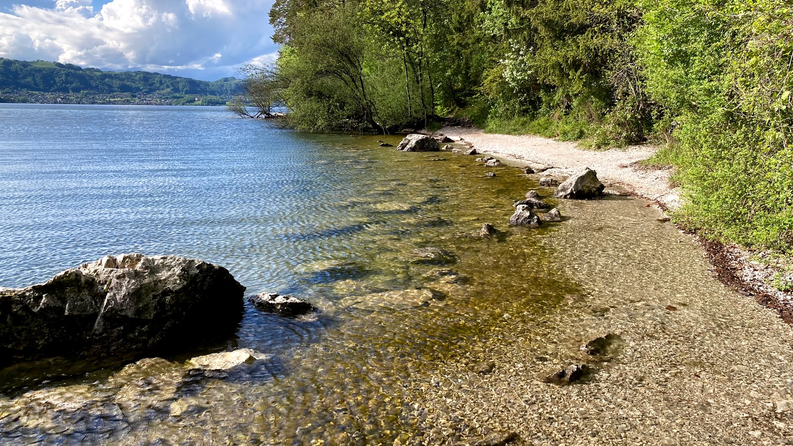 Fotografie cu Strand Miesweg cu o suprafață de pietricele mici de culoare gri